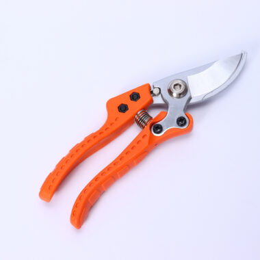Grafting and pruning shears with non-slip handle for fruit trees