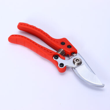 Grafting and pruning shears with non-slip handle for fruit trees